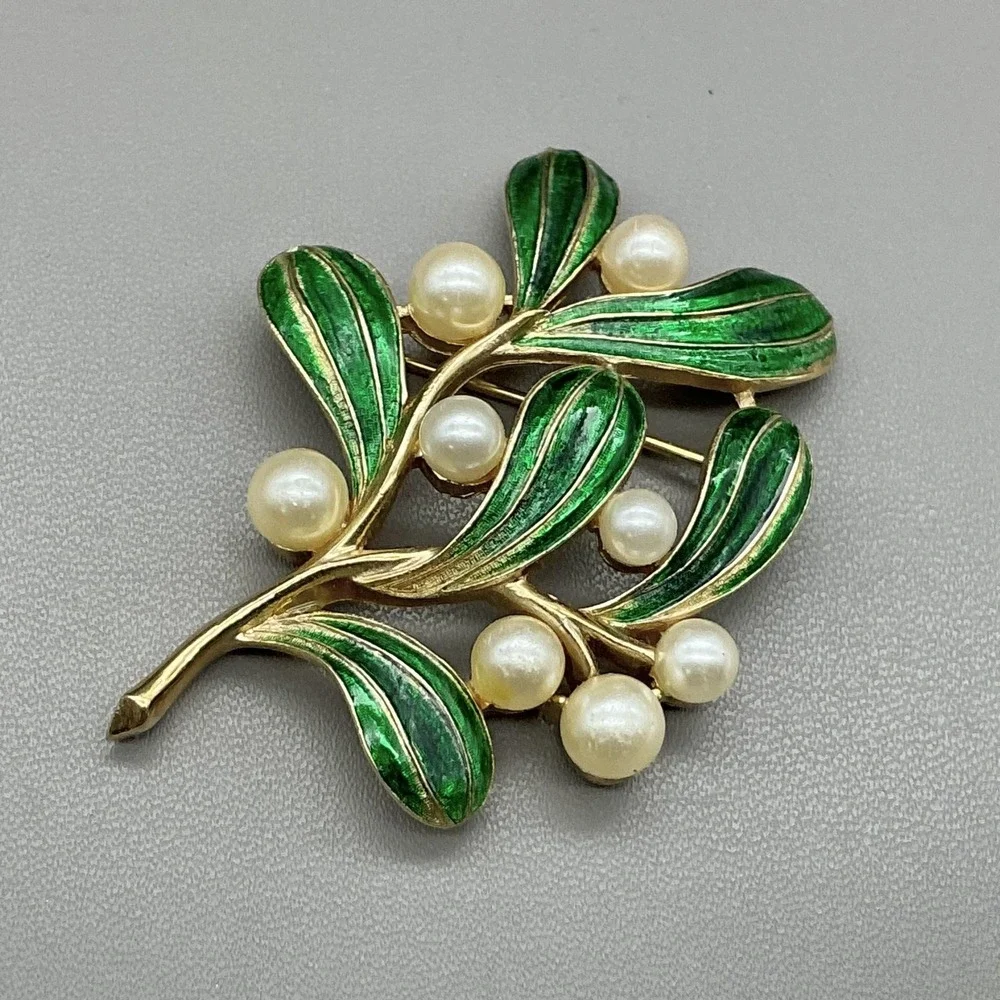 Vintage Crown Trifari Mistletoe Brooch Earrings Set Green Enamel Faux Pearl